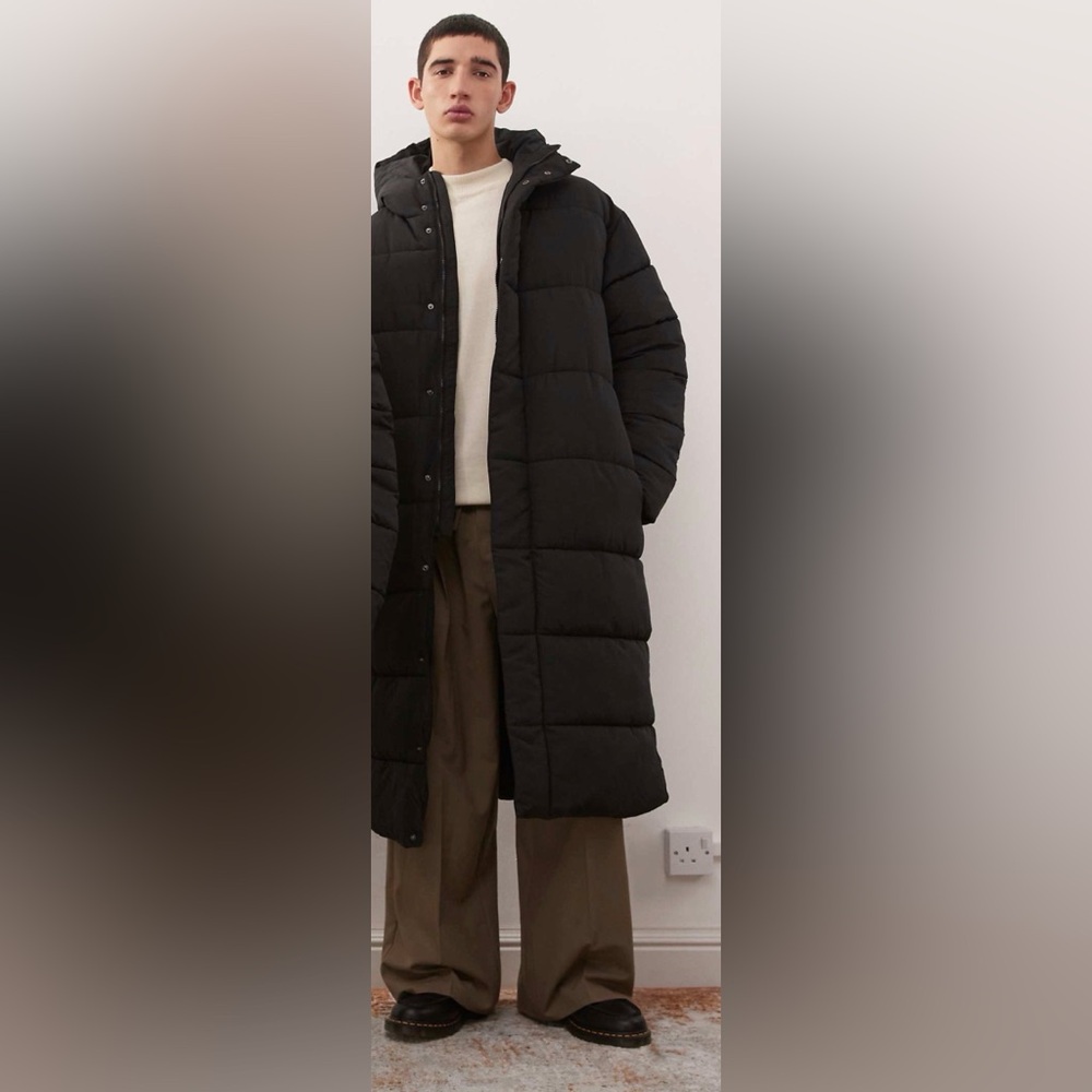 Unisex maxi puffer jacket with hood in black